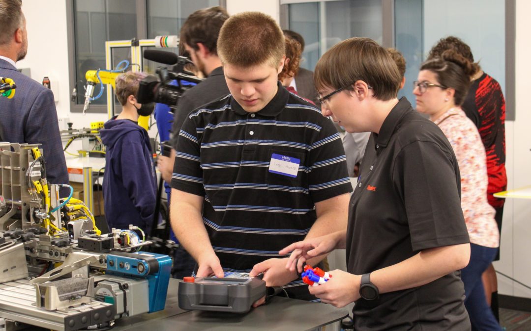 HVCC and RPI Announce Co-Taught High School Robotics Course
